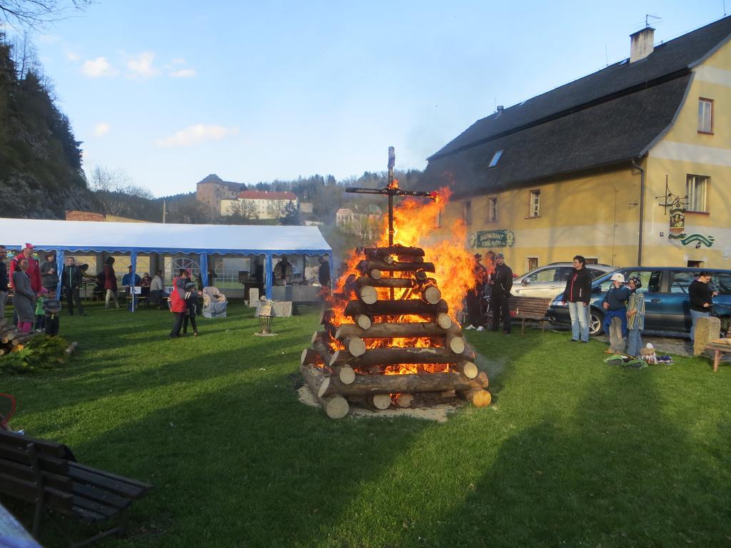 Hotel Restaurace A Penzion Stara Posta Bečov nad Teplou Exterior foto